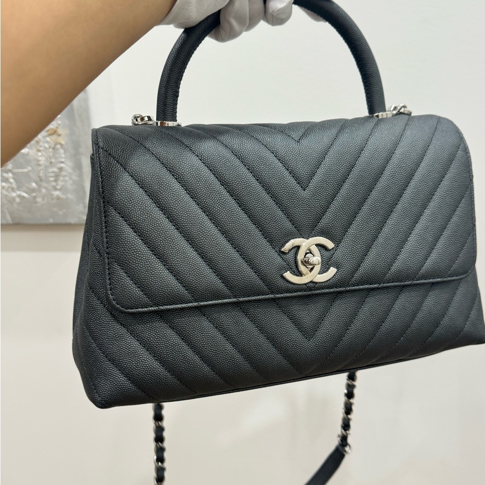 like new Chanel medium top handle full set with receipt (6100)